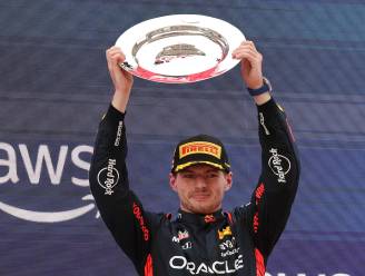 Oppermachtige Verstappen gunt concurrentie niets in GP van Spanje, Mercedes-duo kruipt mee op podium