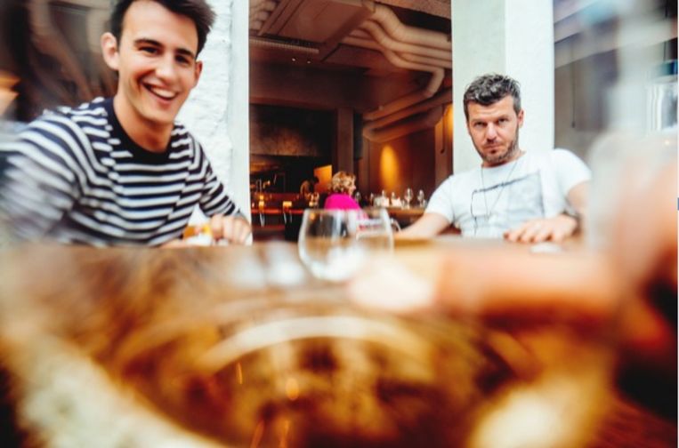 Van Impe en De Mangeleer in een van De Mangeleers vele nieuwe projecten, het Brusselse LESS Eatery. Beeld Stefaan Temmerman