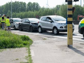 3 auto’s betrokken bij kop-staartbotsing in Sint-Kruis-Winkel 