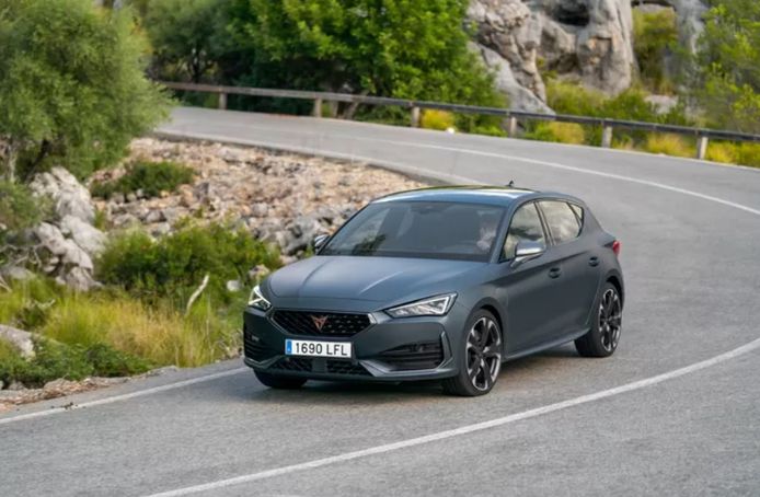 Will the Spanish-German 'Cupra' - formerly Seat Sport - not be the new intervention car after all?  Having the gendarmerie patrol in a non-French car is a bridge too far for many French.