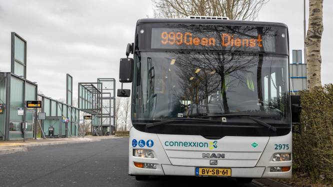 Dyon (18) uit Philippine baalt van wéér een busstaking: 'Maar voor chauffeurs is dit het moment’