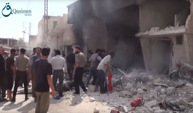 Schade in Dair al-Asafeer na een Russische luchtaanval. Beeld ap