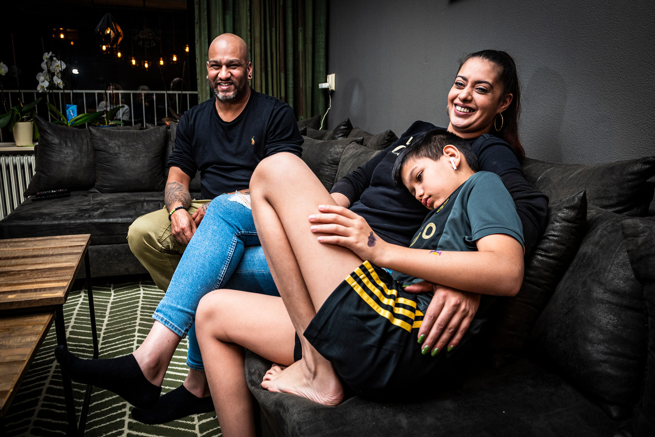 Kerstboom staat bij Stephan en Roshni,