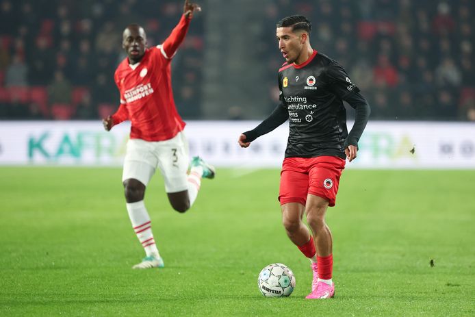 Couhaib Driouech is ‘een van de opties’ voor PSV, maar Excelsior laat ...