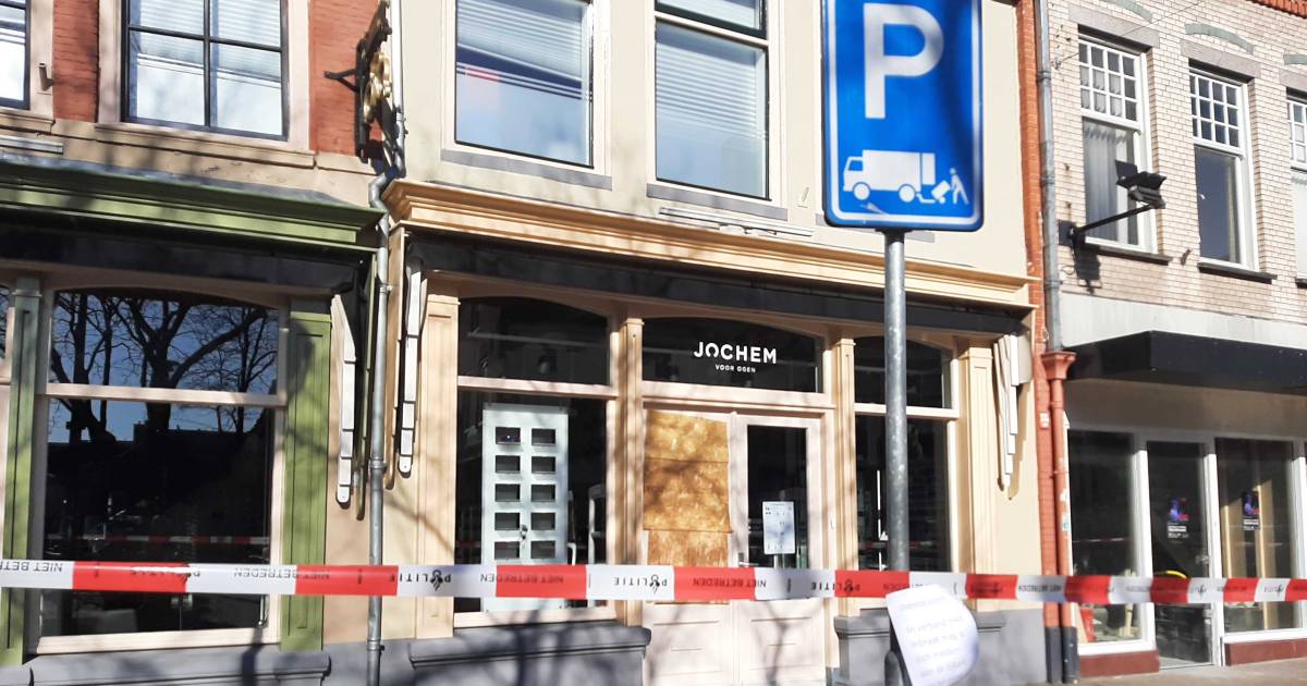 Inbraak bij opticien Zwolle: daders vluchten met krankzinnige snelheid naar Amsterdam UPDATEDe opticien Jochem voor Ogen in Zwolle was afgelopen nacht doelwit van een inbraak.