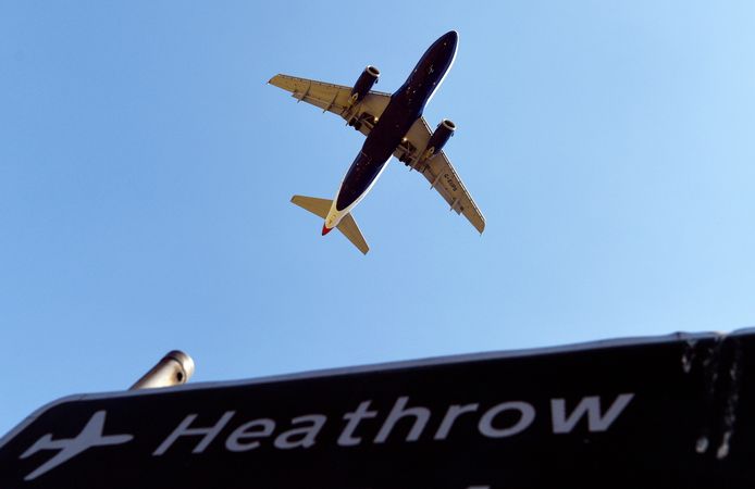 De uitbreiding van Heathrow is al jarenlang een omstreden dossier in Groot-Brittannië: omwonenden en milieugroeperingen vrezen voor geluidsoverlast en de luchtkwaliteit. Aan de goedkeuring ging dan ook een hitsig debat vooraf.