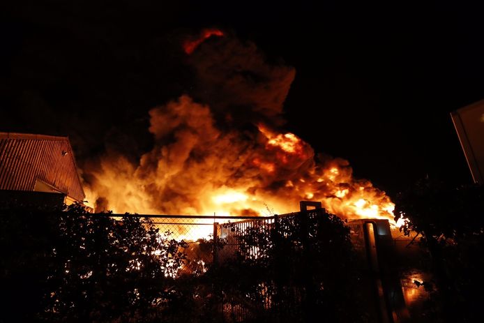 Grote brand bij recylcingbedrijf in Someren-Heide.