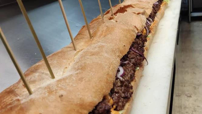Butcher Grill&Bar maakt gigantische burger van 14 kilo voor speciale challenge