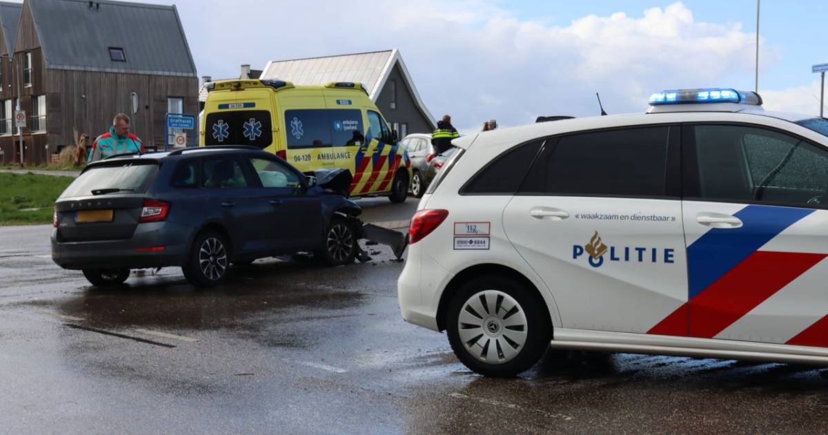 Drie gewonden na botsing tussen twee auto’s bij Grafhorst.