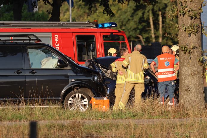 Bij het ongeluk op de Arnhemseweg in Renswoude kwam een man om het leven.