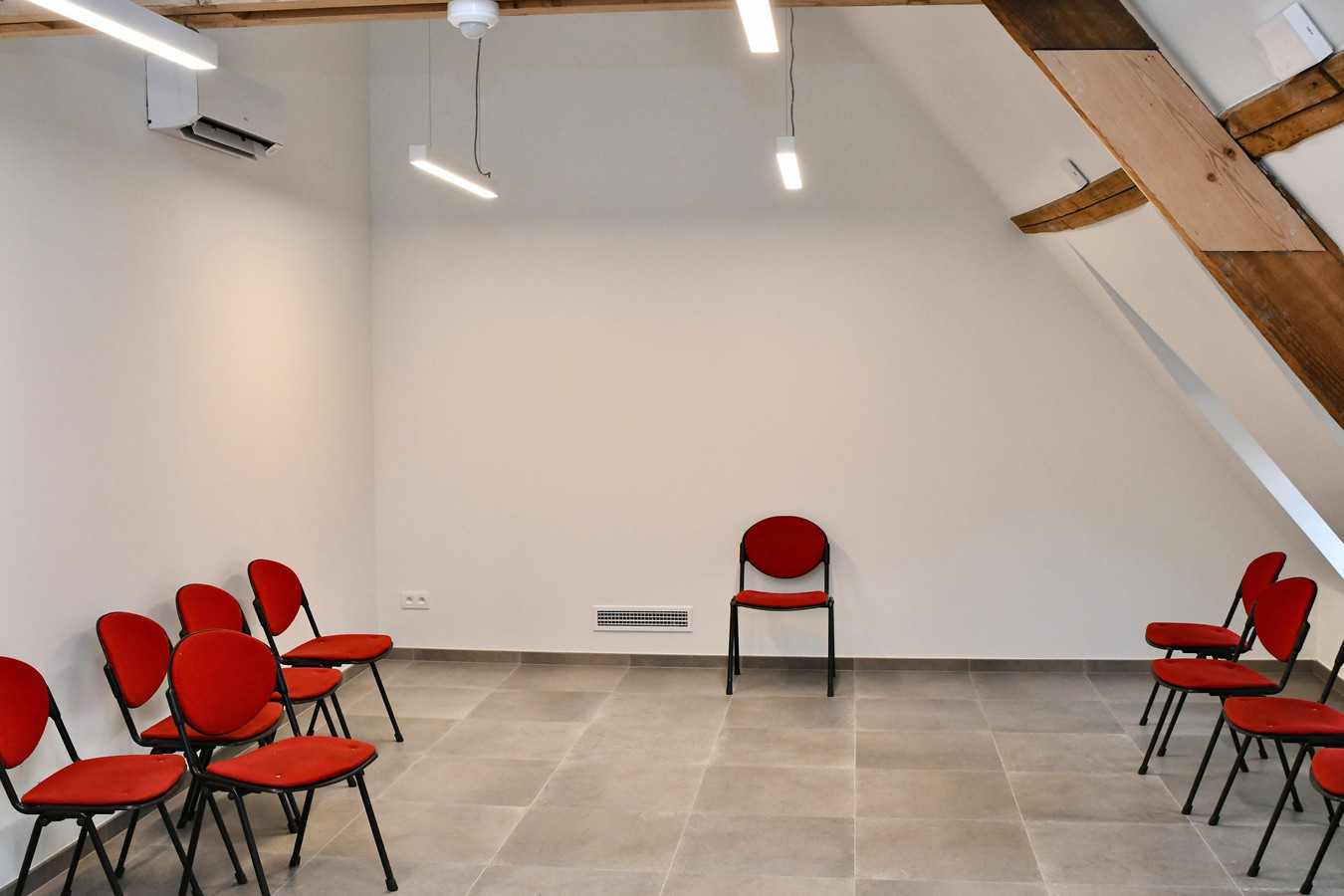 Twee paardjes van draaimolen uit het Dadipark en collage van 300 foto’s