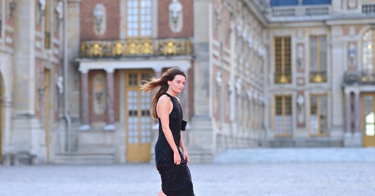 Pourquoi cette célèbre actrice a-t-elle été huée par les photographes à son arrivée au château de Versailles?
