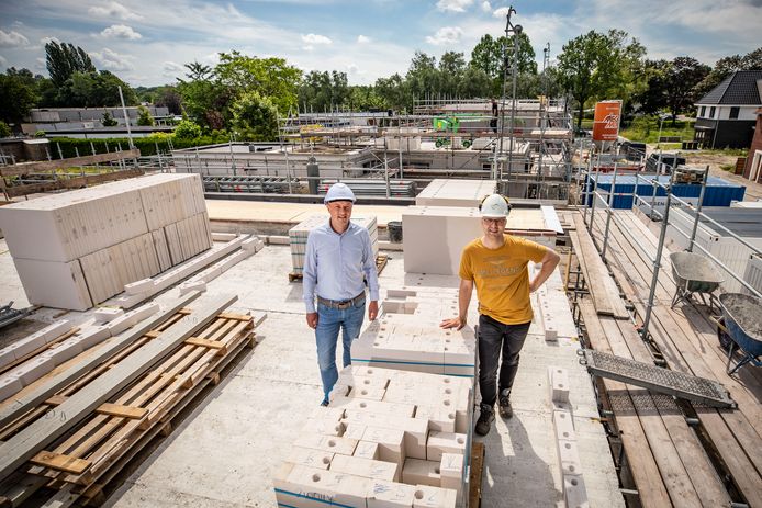 bouw-van-de-toegangshuisjes-tot-de-ondergrondse-parkeergarage-onder-het-oldehoofsterkerkhof