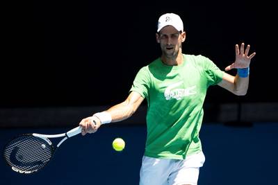 LIVE. Novak Djokovic opgenomen in loting eerste ronde Australian Open, maar ook komende uren geen beslissing over zijn verdere verblijf