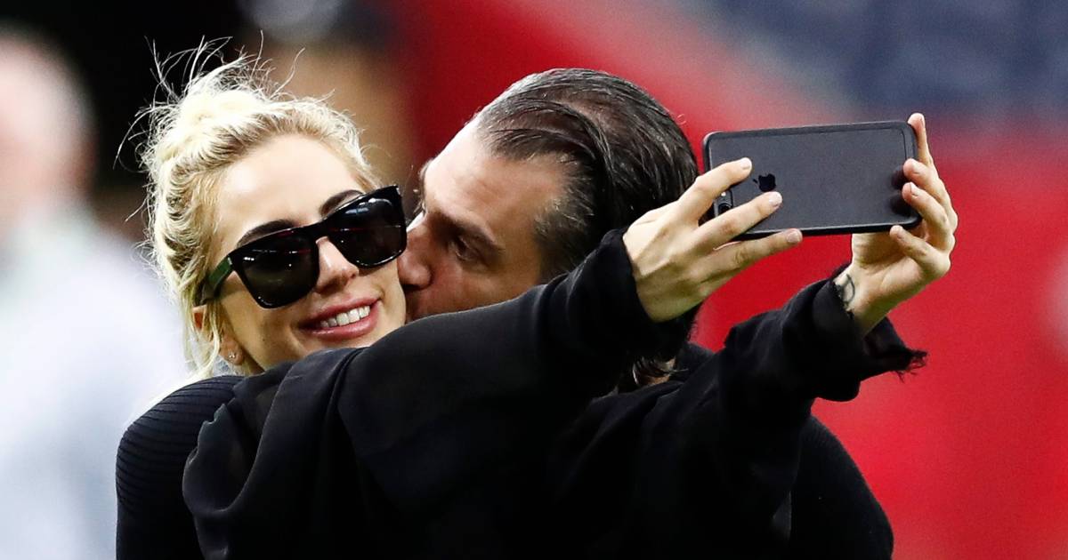 Lady Gaga verloofd met haar boekingsmanager | Show | AD.nl
