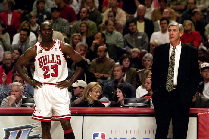 Jerry Sloan (r) en Michael Jordan in de NBA-finale van 1998.