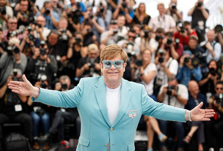 Over twee weken ligt de biografie van Elton John in de rekken. Beeld EPA