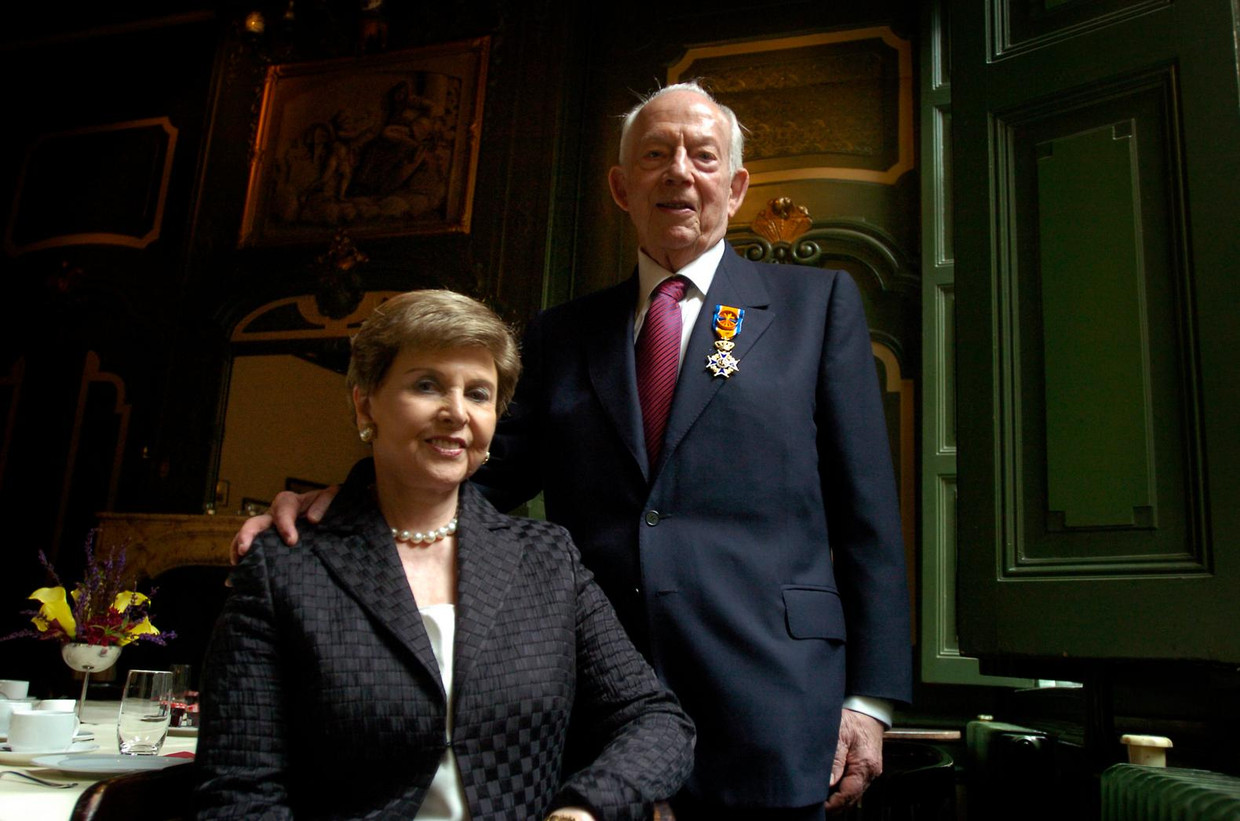 Raymond Sackler en zijn vrouw Beverly. Beeld Hollands Hoogte / Taco van der Eb