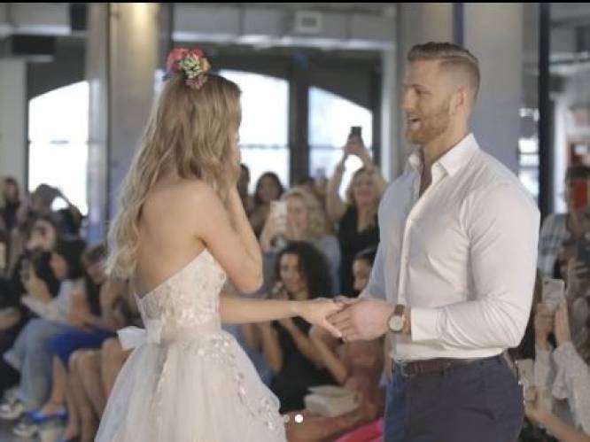 Bruidsmodel krijgt de verrassing van haar leven op de catwalk