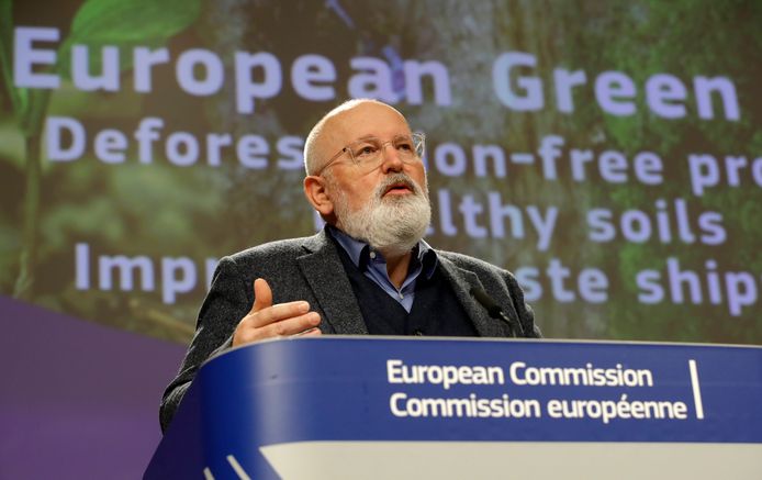 Frans Timmermans, vice-president van de Europese Commissie belast met de Green Deal, gaf 17 november een persconferentie over een pakket aan maatregelen op het gebied van bodem, afvaltransport en ontbossing.