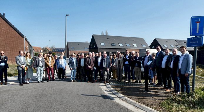 De woningen in de Bieststraat werden plechtig ingehuldigd.