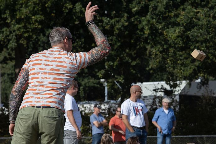 In het Spoorpark zijn ze op zoek naar iemand die de Tilburgse Kubb-regels kent.”