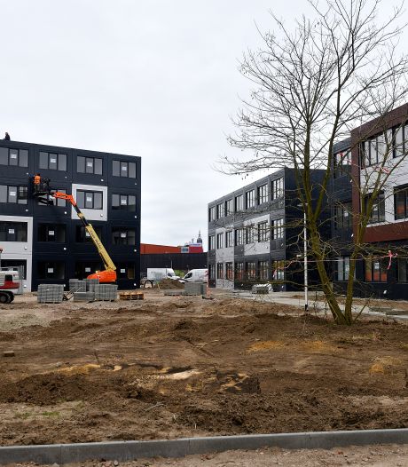 Bewoners ‘overvallen’ door 40 tijdelijke woningen op grens Amersfoort en Nijkerk: ‘Behoorlijk emotioneel’