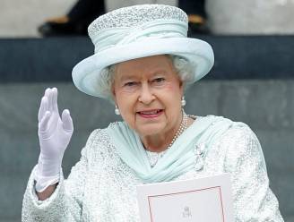 Eén jaar na haar dood is fortuin van Queen Elizabeth nog niet verdeeld: "650 miljoen, maar één van hen krijgt zeker geen cent”