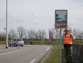 ‘Beschermde Berm’-bord moet weg, hoe sympathiek Tilburg de actie van Frans Kapteijns ook vindt