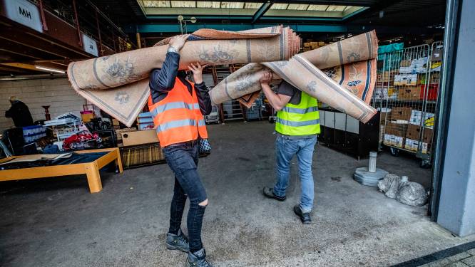 Taakstraf bij kringloop Foenix in Apeldoorn: ‘Ach, het is hier wel gezellig’