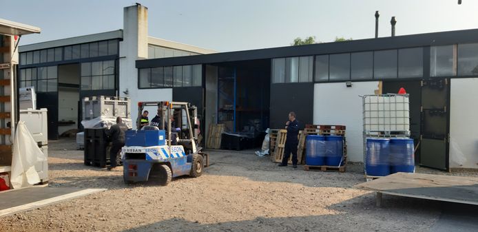De ontmanteling van het drugslab in Zwingelspaan.