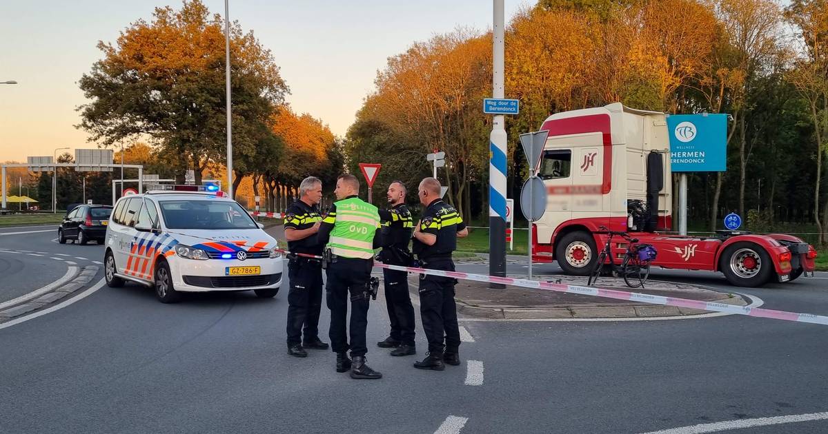 Cyclist seriously injured after accident with truck at intersection in Wijchen  Wijchen