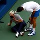 Djokovic gediskwalificeerd op US Open na bal in gezicht lijnrechter
