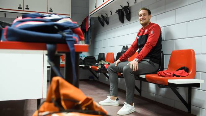 Bij zijn debuut in de eredivisie schakelde hij PSV’er Ola Toivonen uit, nu is hij amateurvoetballer en krijgt zijn bedrijf voorrang