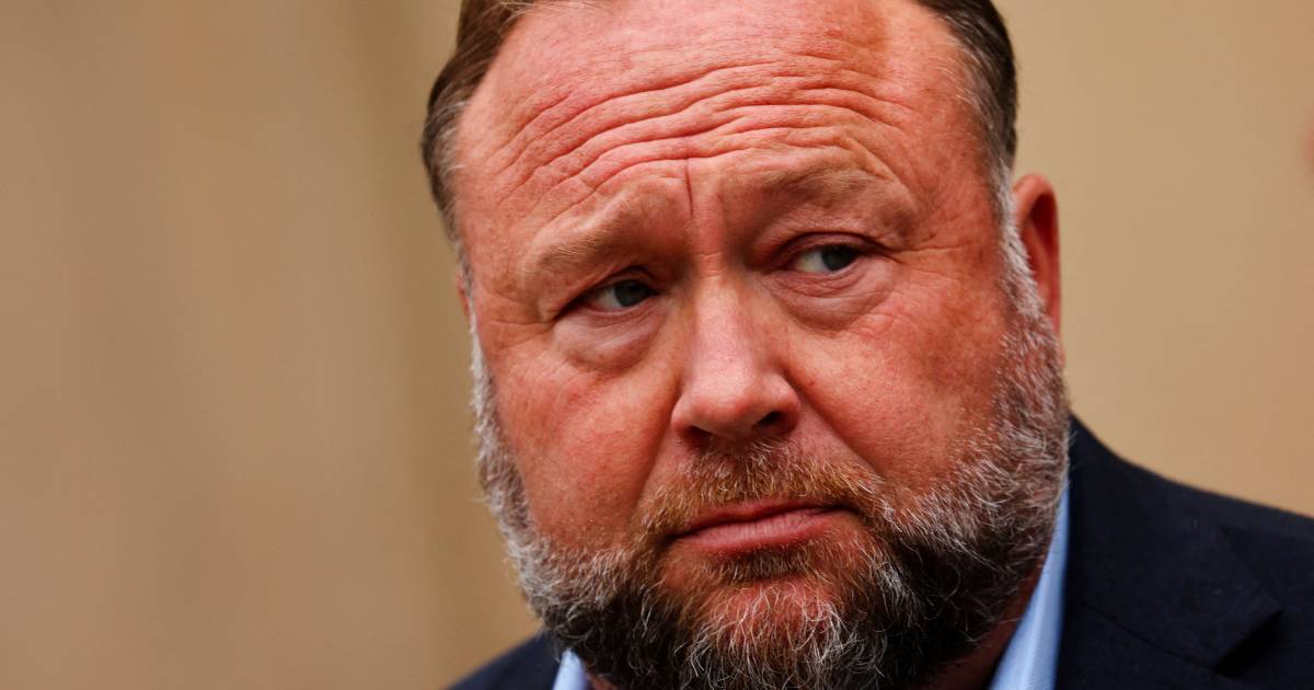 Dopo $ 1 miliardo di danni, il teorico della cospirazione Alex Jones è stato multato di $ 473 milioni |  All’estero