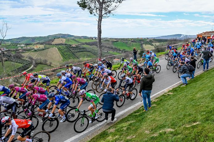 Une ascension finale moins longue que prévu pour le peloton de Tirreno, ce vendredi.