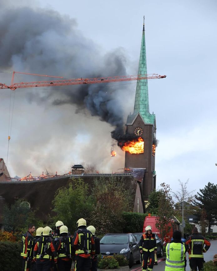 De kerktoren in Hoogmade net voordat deze instortte