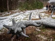 Gigantisch gewei met kraan langs kunstroute Groene Lint geplaatst