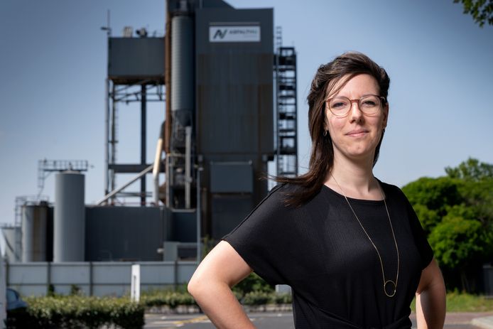 Nederland,  Den Bosch, Marlies Germanus streed de afgelopen maanden tegen de asfaltcentrale.