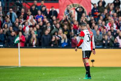 Van Persie gaat rode kaart aanvechten: 'Ik schampte hem'