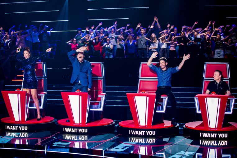 In 'The Voice' moeten juryleden zangers voor zich winnen ...