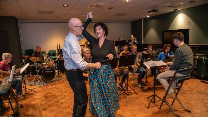 Walter en Renate houden gewoon hun eigen diner dansant
