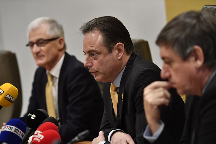 N-VA-voorzitter Bart De Wever stelde de drie lijsttrekkers deze voormiddag voor.