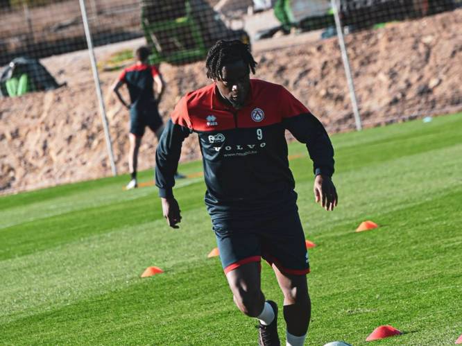 Nieuwkomer Jonathan Afolabi moet voor goals zorgen bij KV Kortrijk: “Ik word vaak vergeleken met Lukaku”