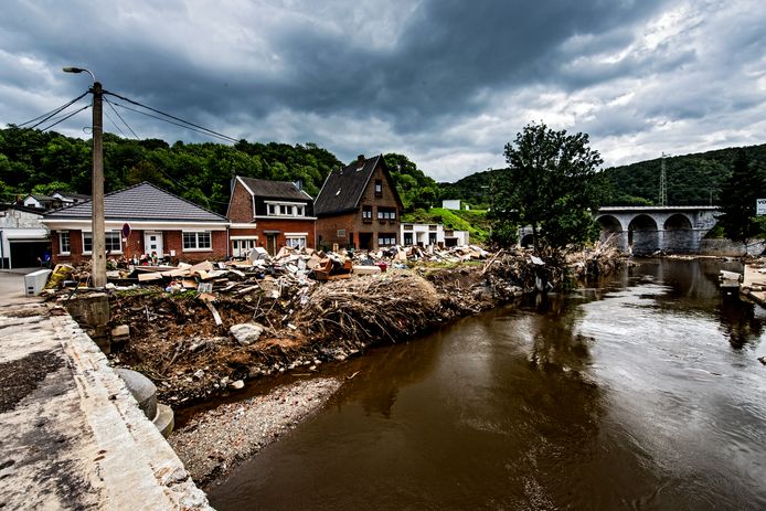 À elle seule, la Wallonie, région la plus touchée, dénombre 62.440 dossiers, suivie de la Flandre avec 7.902 et 1.404 en Région bruxelloise. Sur les 256 communes que compte la région wallonne, 98 avaient été impactées par la catastrophe.