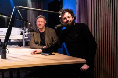 Streektaaldeskundige en dialectrocker verrast door enorme populariteit van podcast