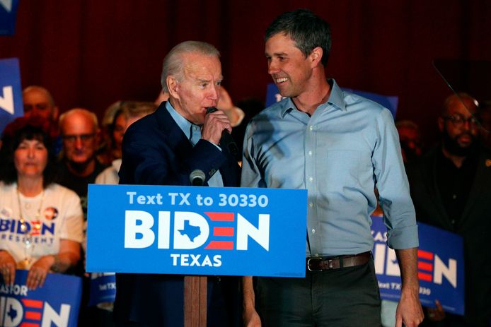 Beto O'Rourke en Joe Biden bij een campagnerally in Texas waarbij O'Rourke zich achter de kandidatuur van Joe Biden schaarde.