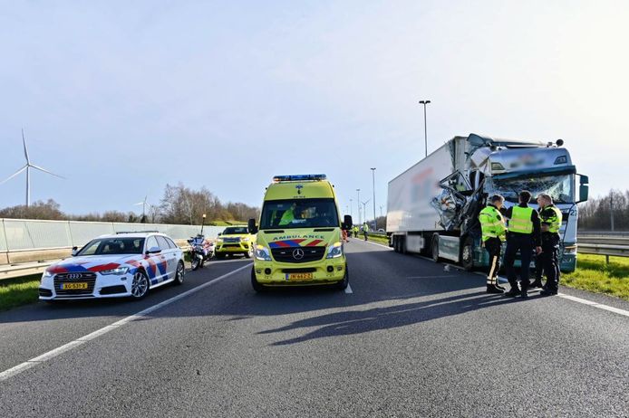 Een ongeluk op de A16.
