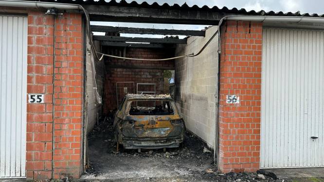 Wagen van lid politiekorps Meetjesland Centrum brandt uit: parket onderzoekt mogelijke brandstichting