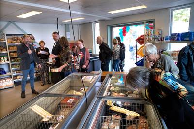 Kringloopwinkels Mini Manna stoppen voorlopig met innemen van spullen: ‘Ik houd mijn hart vast’